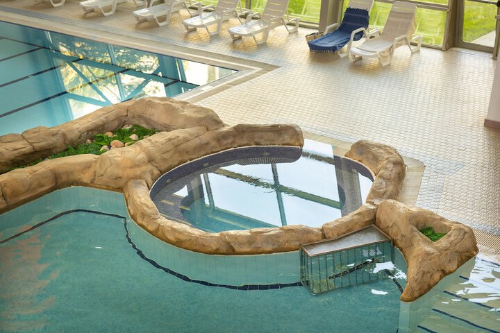 Pool 61 of 202