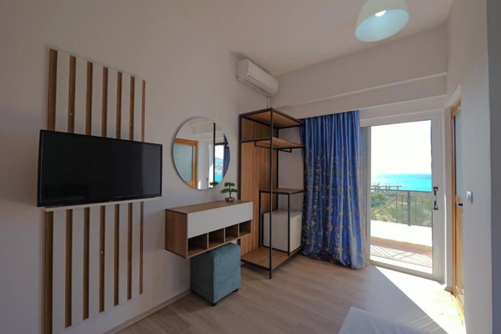 Room 53 of 96