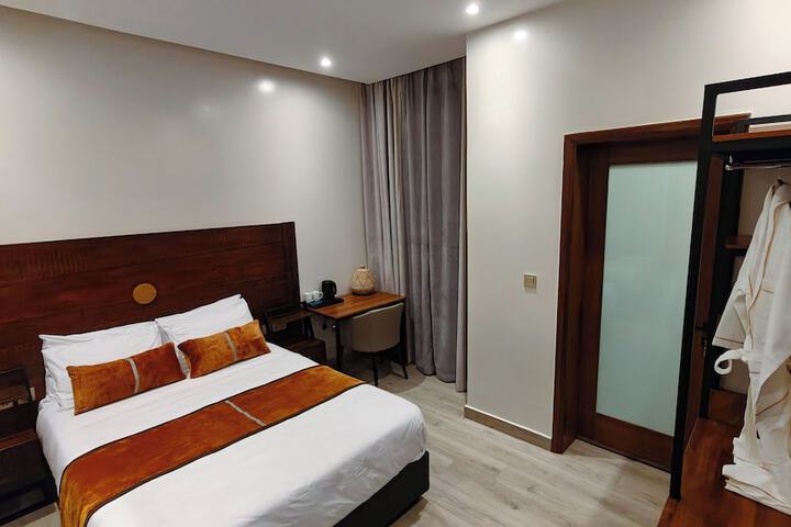 Room 18 of 106