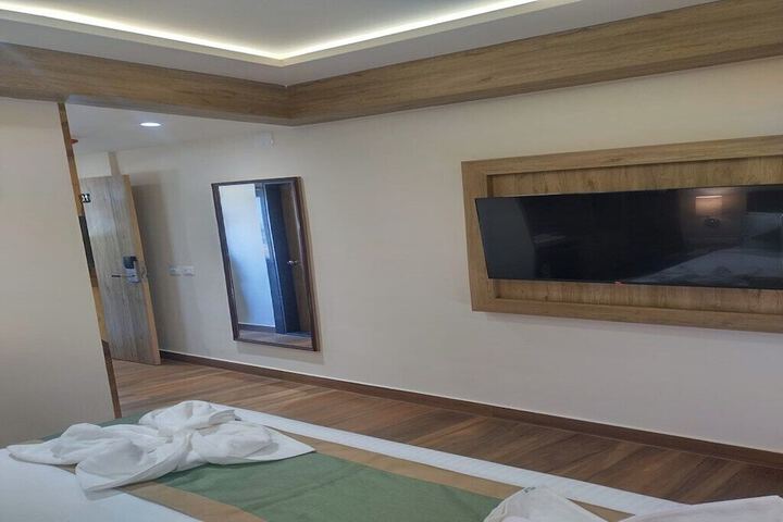 Room 2 of 28