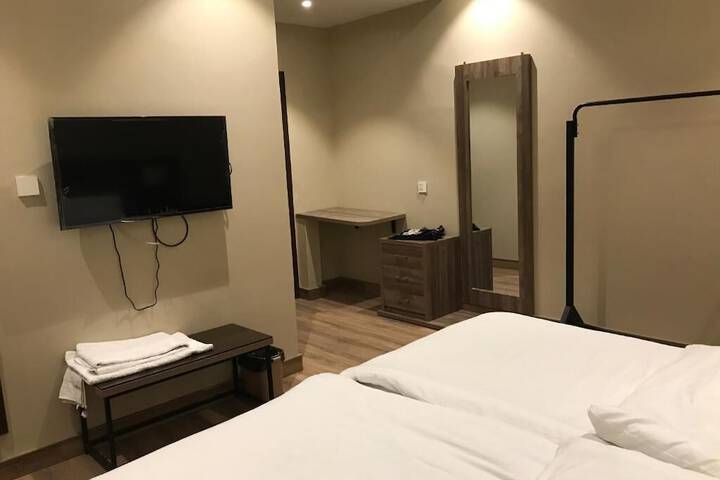 Room 15 of 27