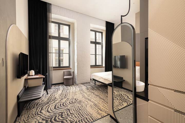 Room 15 of 52