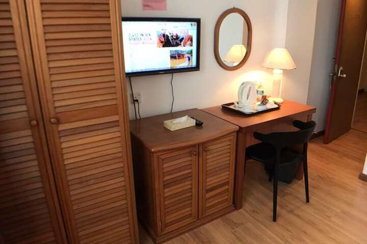 Room 15 of 38