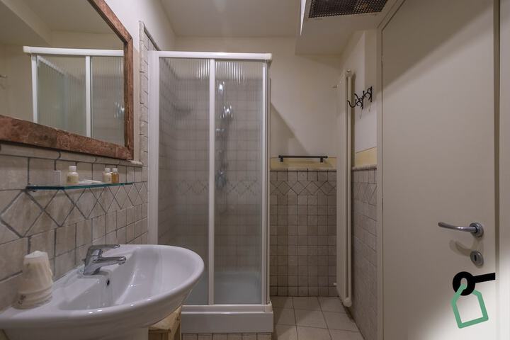 Room 21 of 39