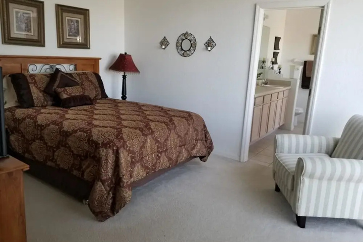 Room 5 of 16