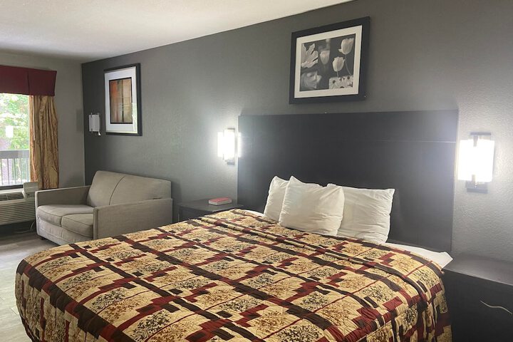 1 King Bed (2 of 3)