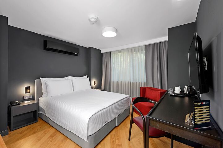 Room 53 of 143