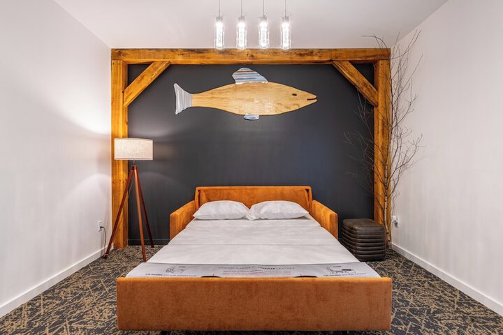 Room 4 of 19