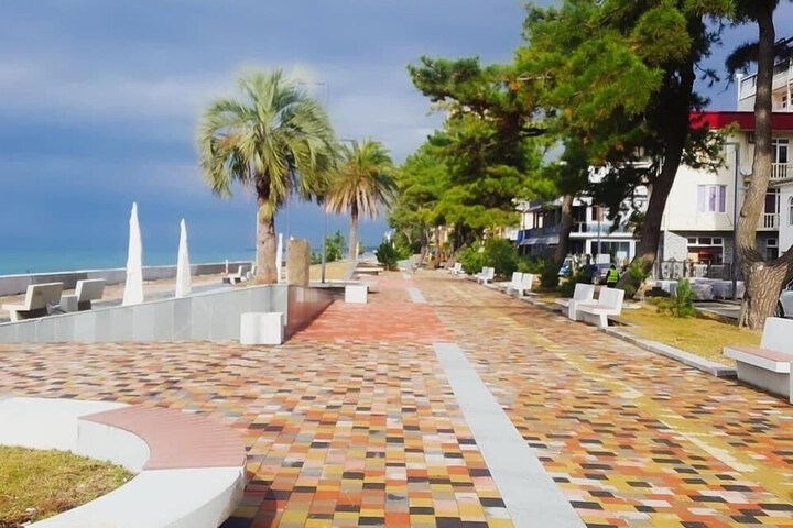Sundeck 5 of 41