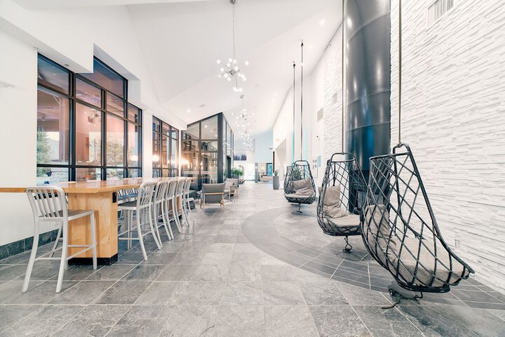 Entrance & Lobby