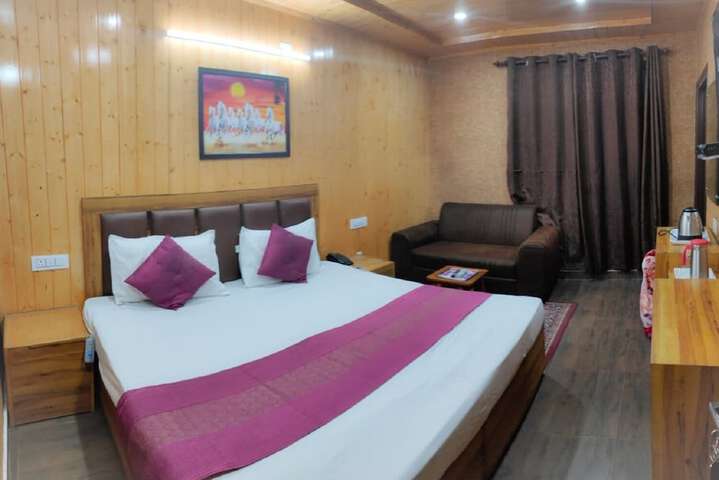 Room 5 of 8
