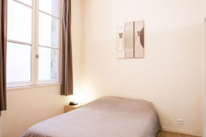 Room 4 of 13
