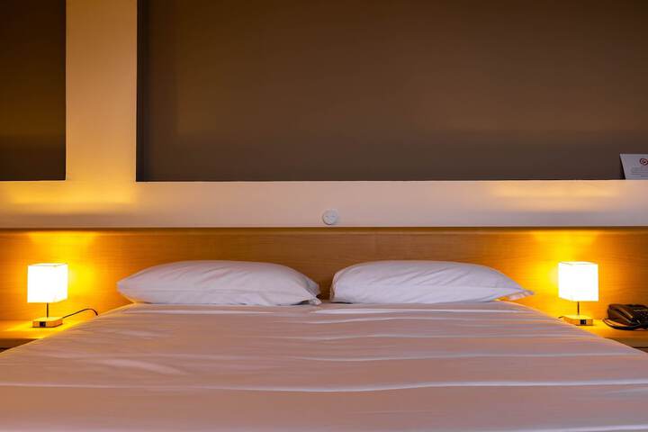 Room 16 of 104