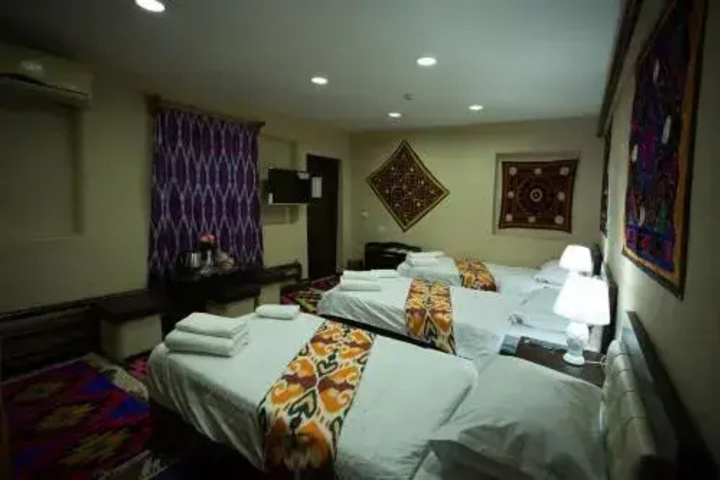 Room 5 of 16