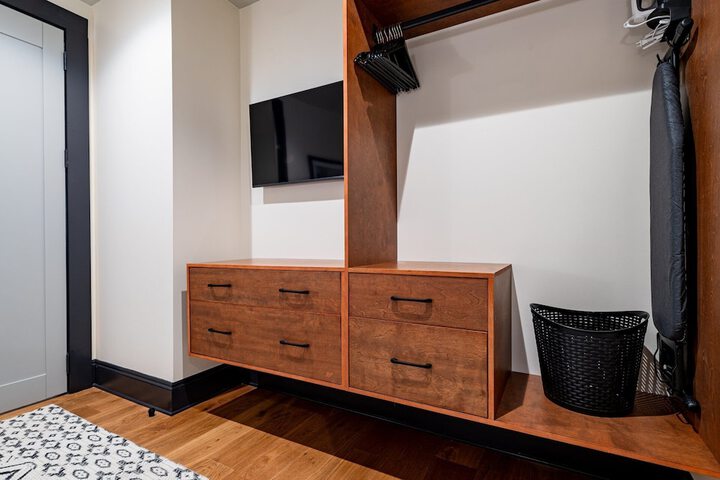 Room 80 of 341