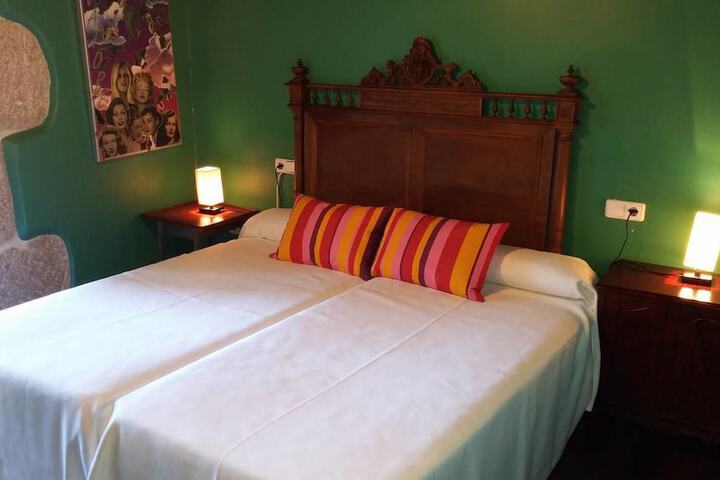 Room 6 of 33