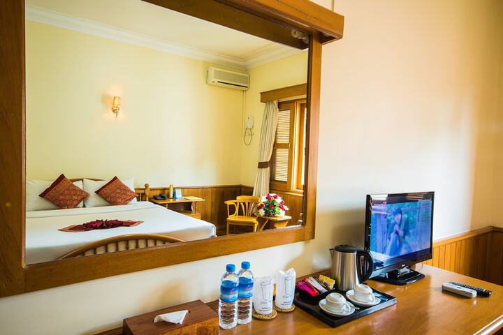 Room 10 of 28