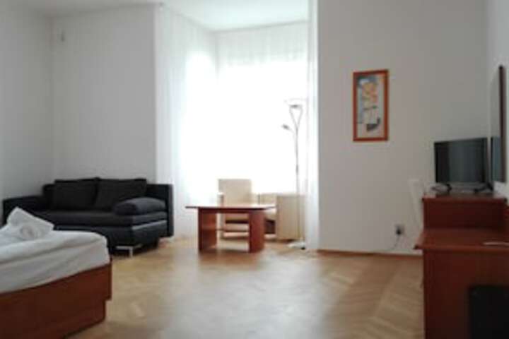 Room 43 of 324