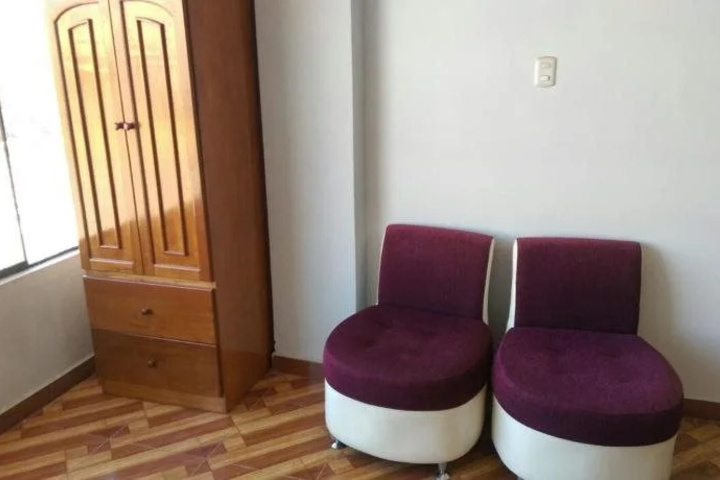 Room 9 of 18