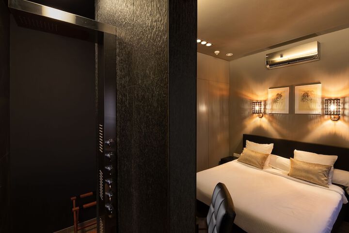 Room 10 of 64