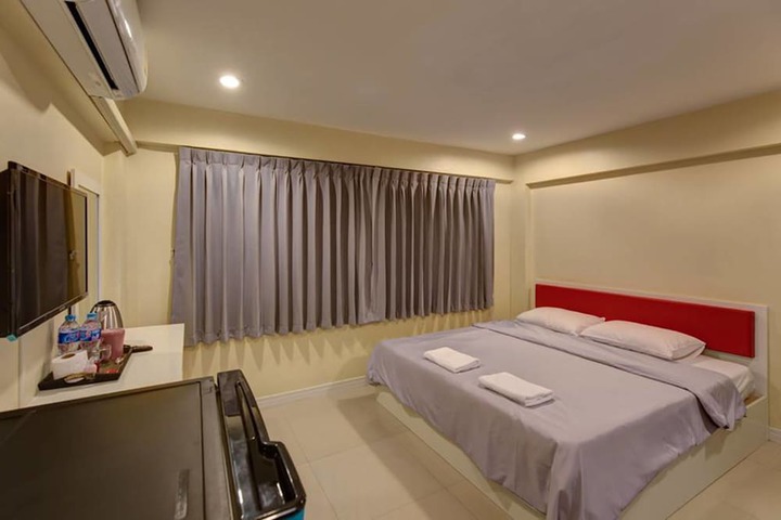Room 5 of 30