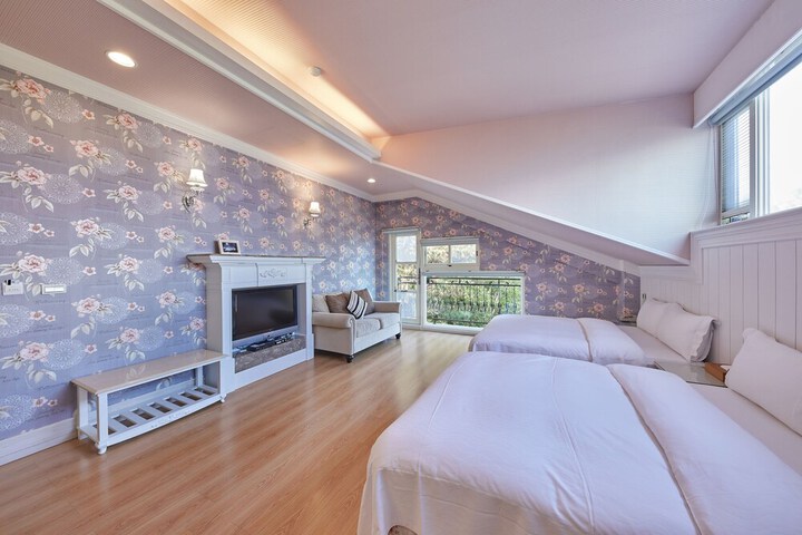 Room 21 of 34