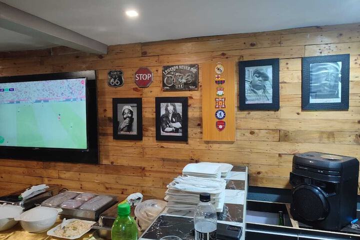 Room 9 of 37