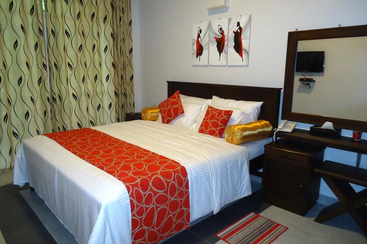 Room 5 of 6