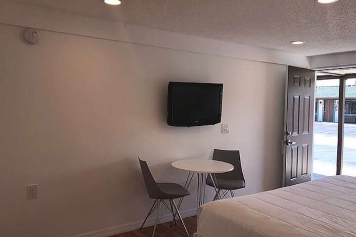 Standard Queen Bed City View (19 of 22)