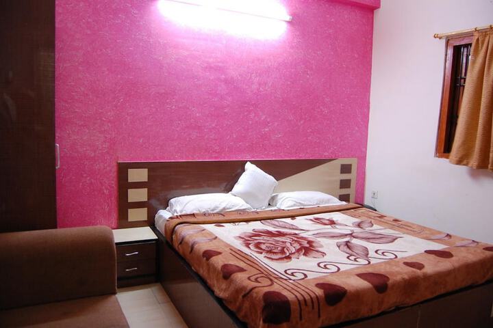 Room 9 of 19
