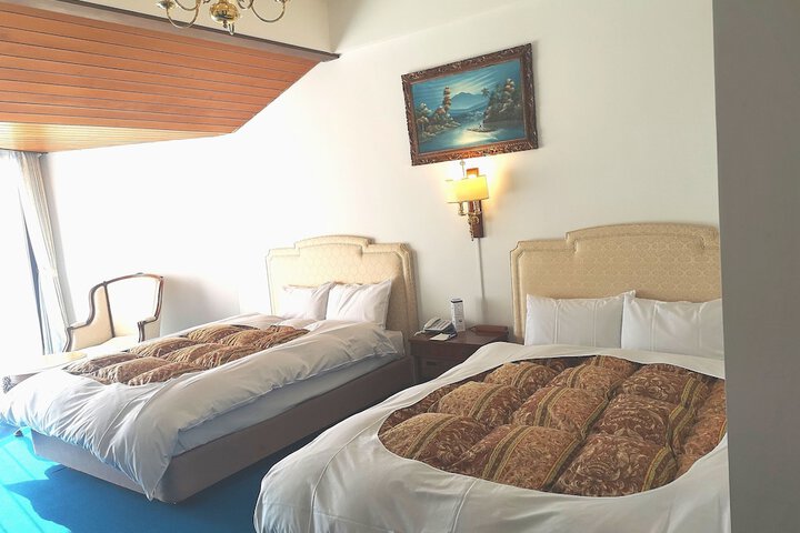 Room 13 of 32