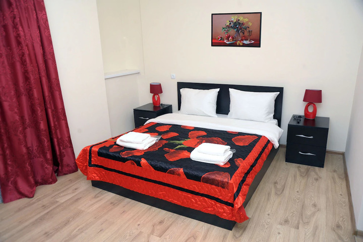 Room 6 of 9