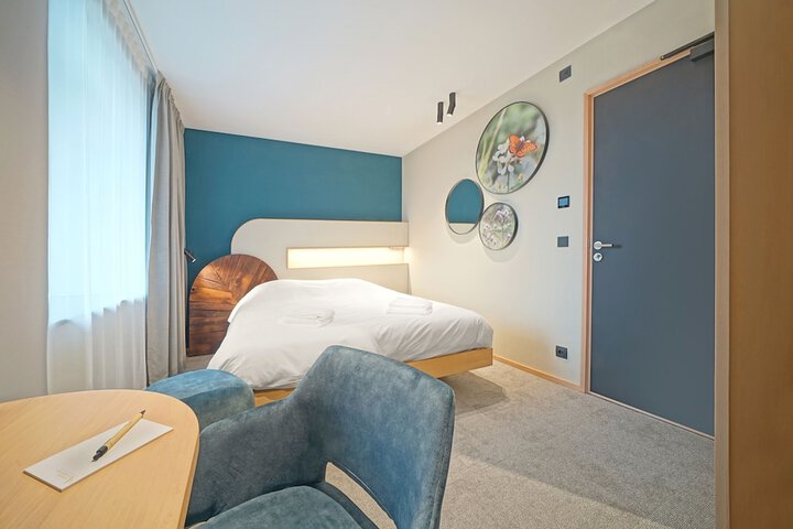Room 13 of 37