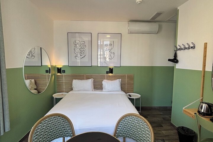 Room 15 of 76