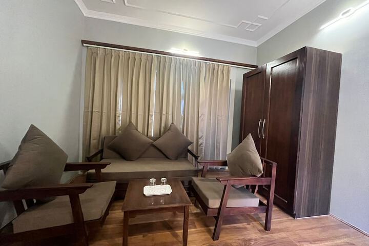 Room 8 of 13