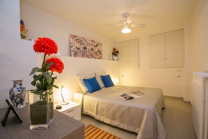 Room 6 of 27