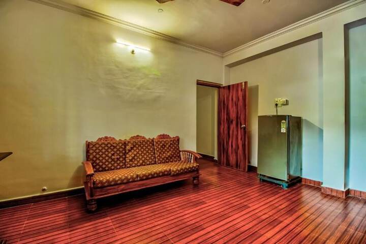 Room 28 of 43