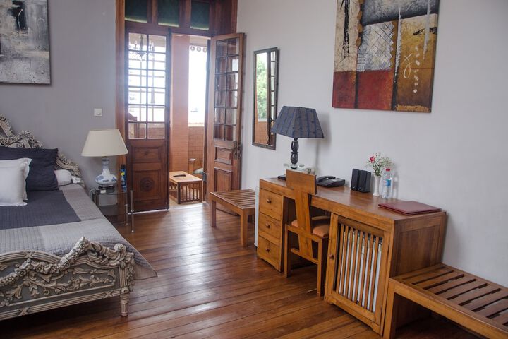 Room 16 of 66