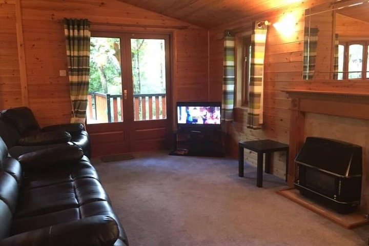 Room 6 of 12