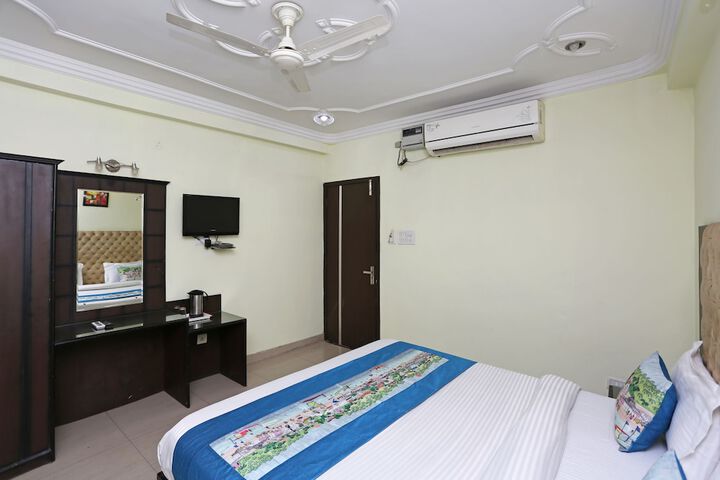 Room 5 of 13