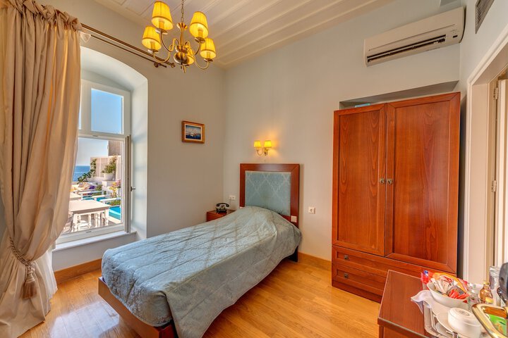 Room 8 of 92