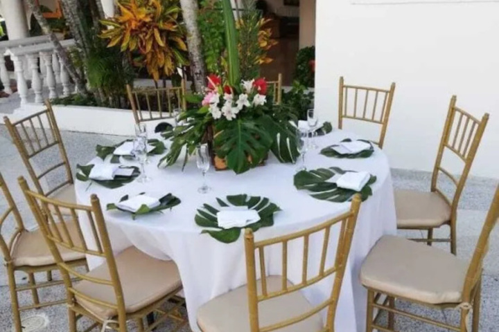 Dining 18 of 19