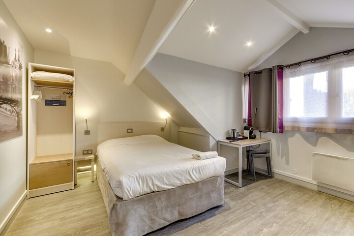 Room 14 of 25