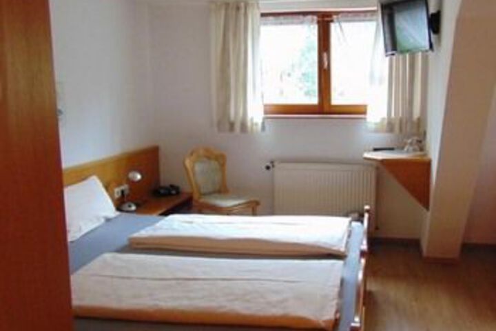Room 15 of 25