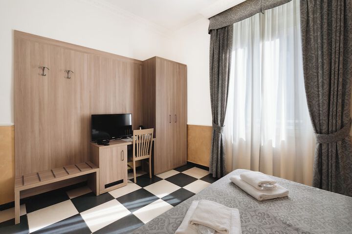 Room 32 of 180