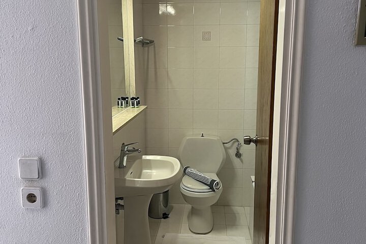 Room 19 of 34