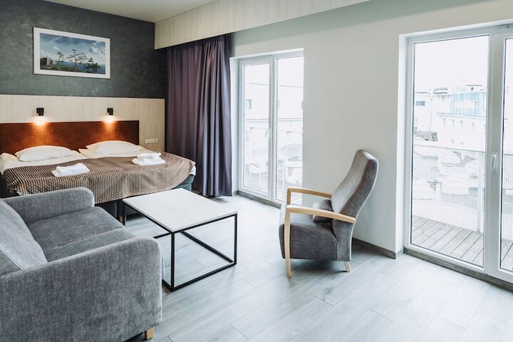 Room 28 of 79