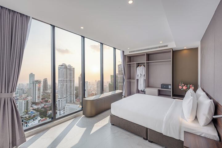 Room 4 of 79