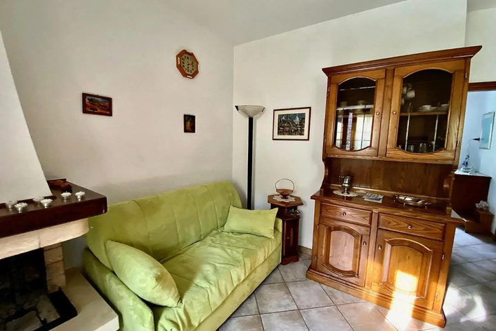 Room 5 of 10