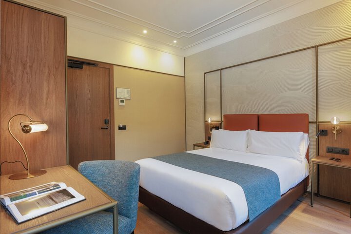 Room 21 of 103